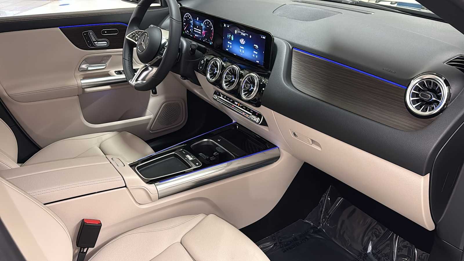 New 2026 Night Black Mercedes-Benz GLA 250 image 39
