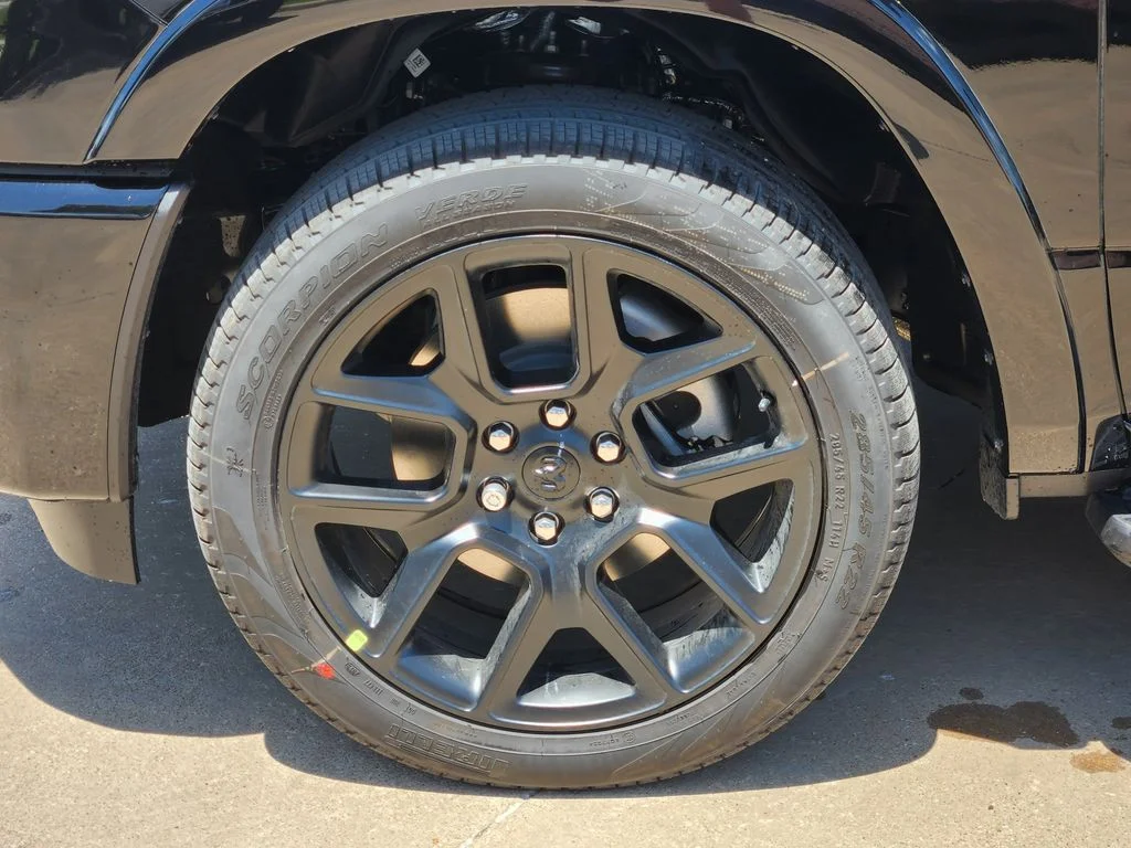 New 2026 Diamond Black Crystal Pearl-Coat Exterior Paint RAM Laramie image 7
