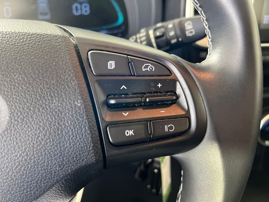 Used 2023 Green Hyundai SEL image 10