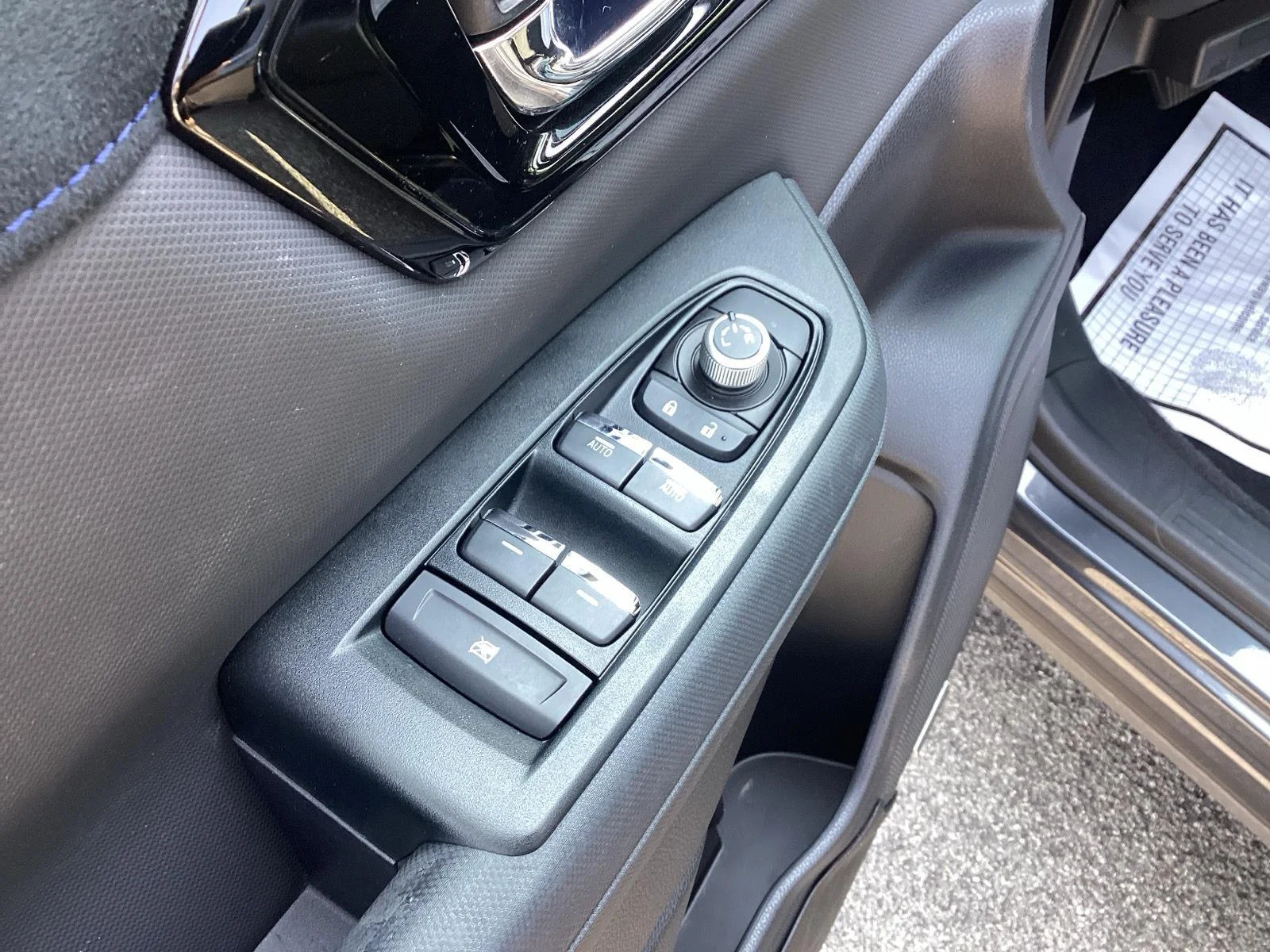 Used 2025 Magnetite Gray Metallic Subaru Limited image 17
