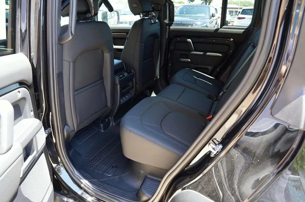 New 2026 Santorini Black Land Rover S image 30