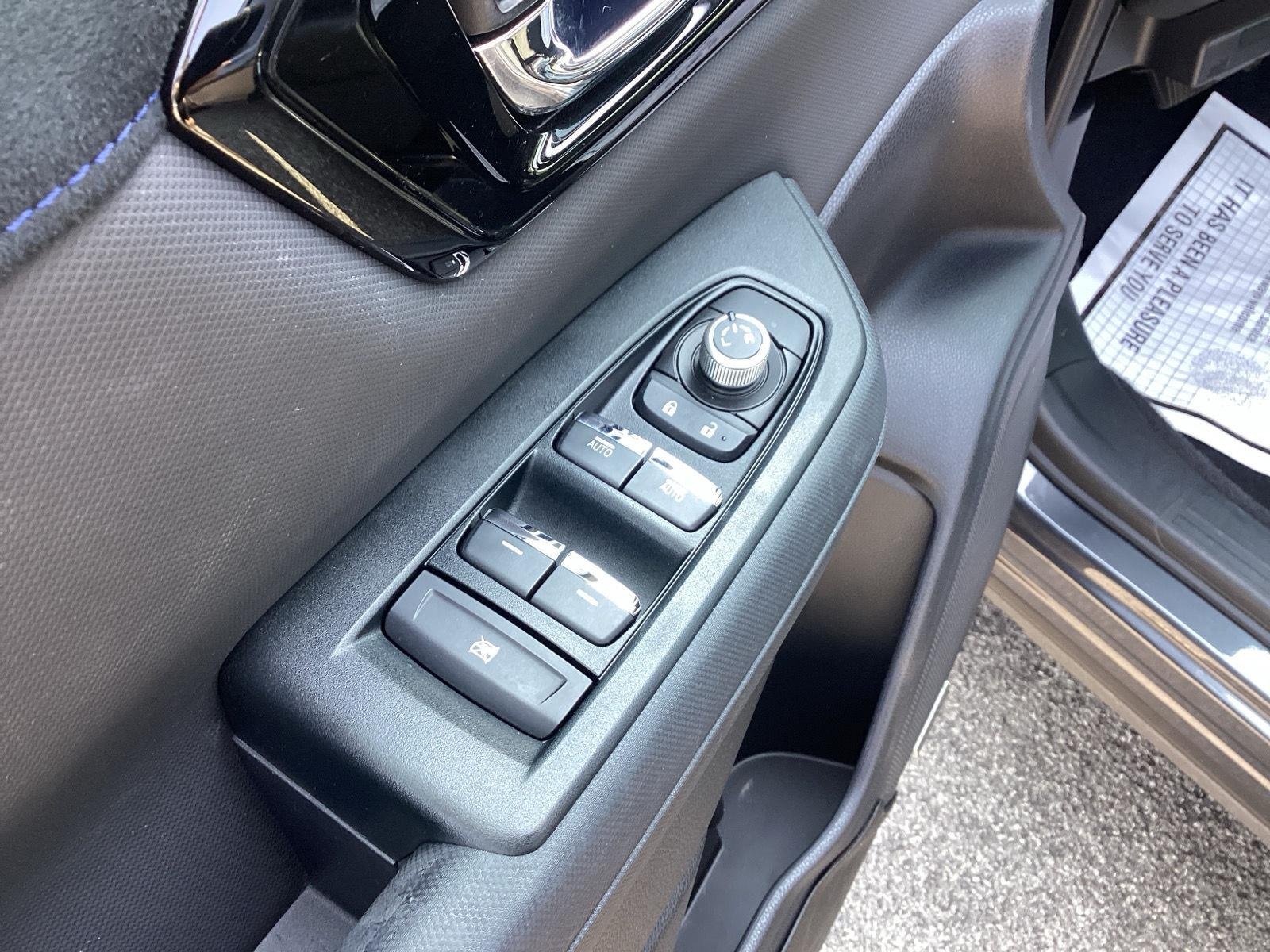 Used 2025 Magnetite Gray Metallic Subaru Limited image 17