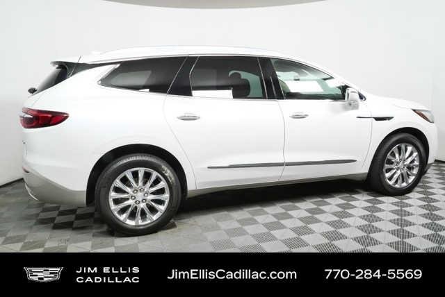 Used 2018 Includes Satin Nickel lower exterior accent color. Buick Premium image 2