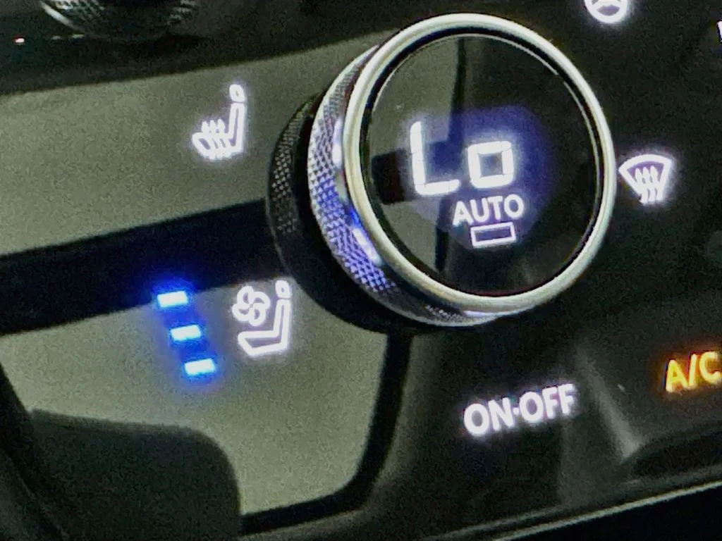 Certified Used 2023 Black INFINITI LUXE image 27