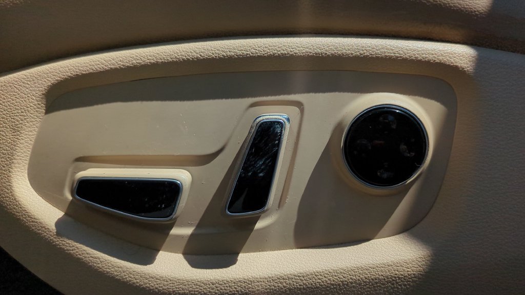 Used 2017 Black Genesis 3.8 image 16
