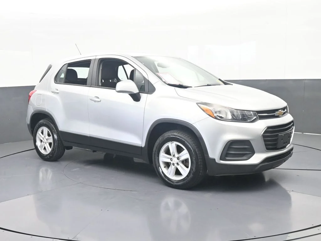 Used 2017 Silver Ice Metallic Chevrolet LS image 8