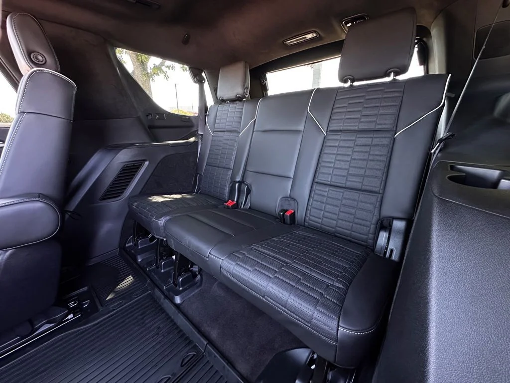 Used 2025 White Cadillac V-Series image 27