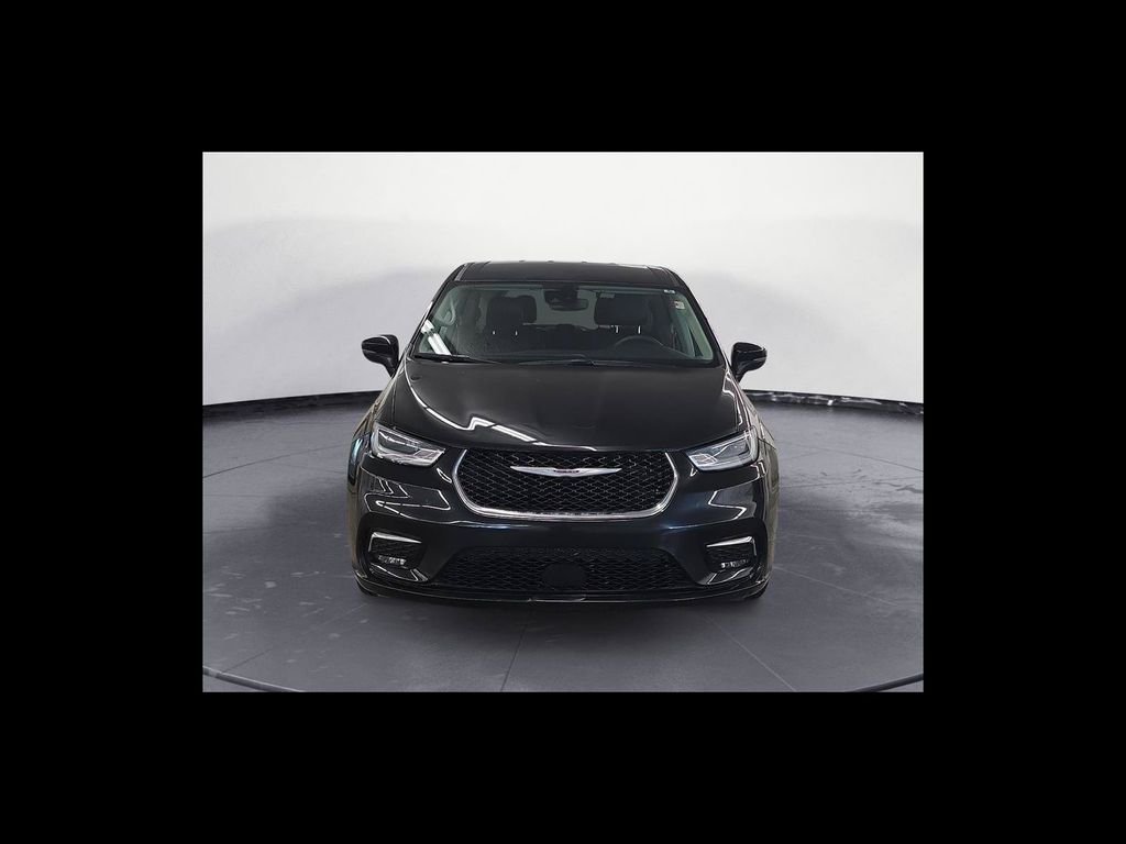 Used 2023 Black Chrysler Touring L image 9