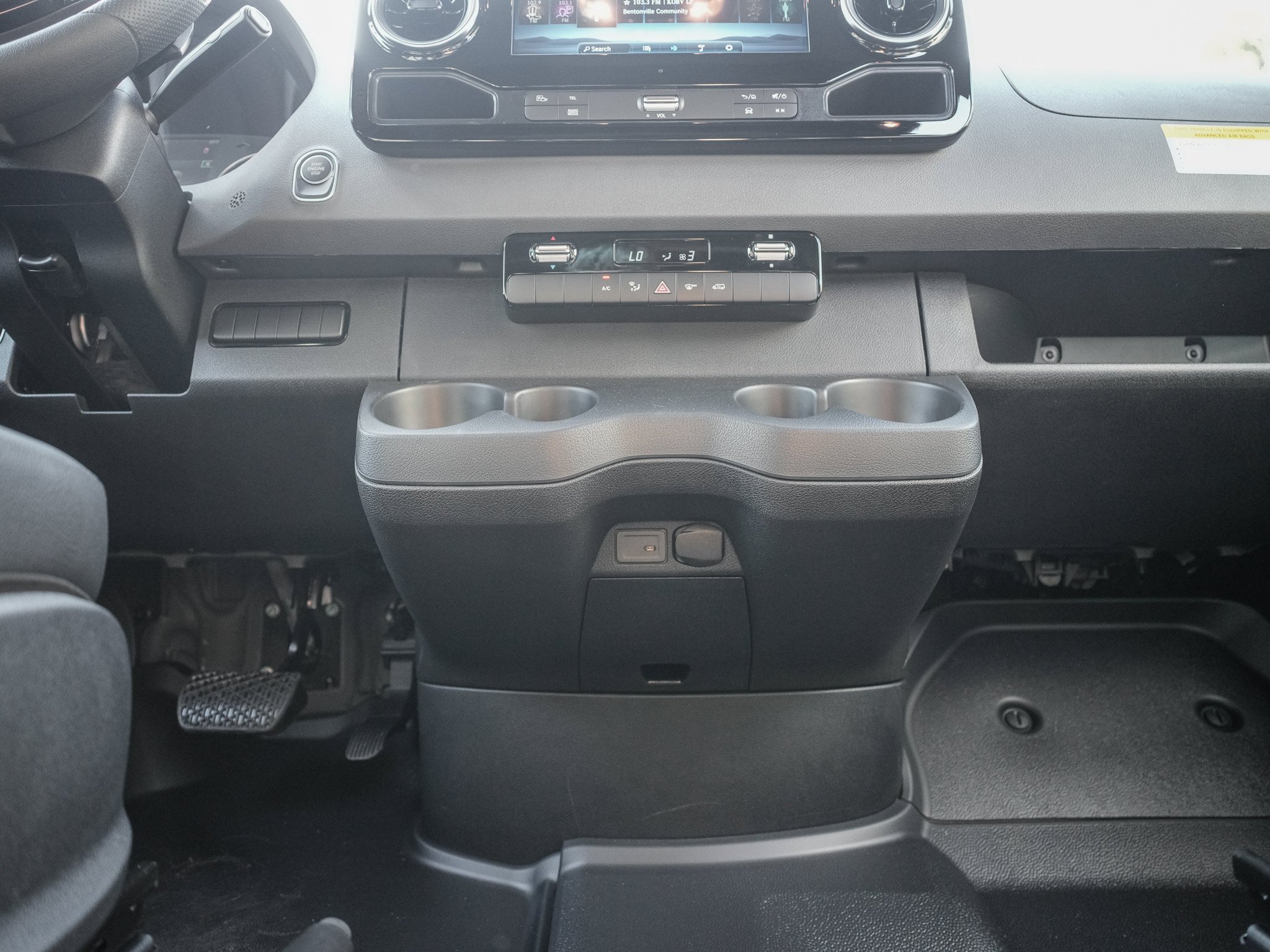 New 2025 SELENITE GREY Mercedes-Benz  image 28