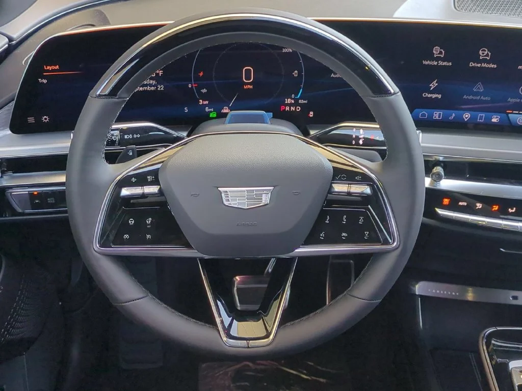 New 2027 Vibrant White Tricoat Cadillac Luxury image 19