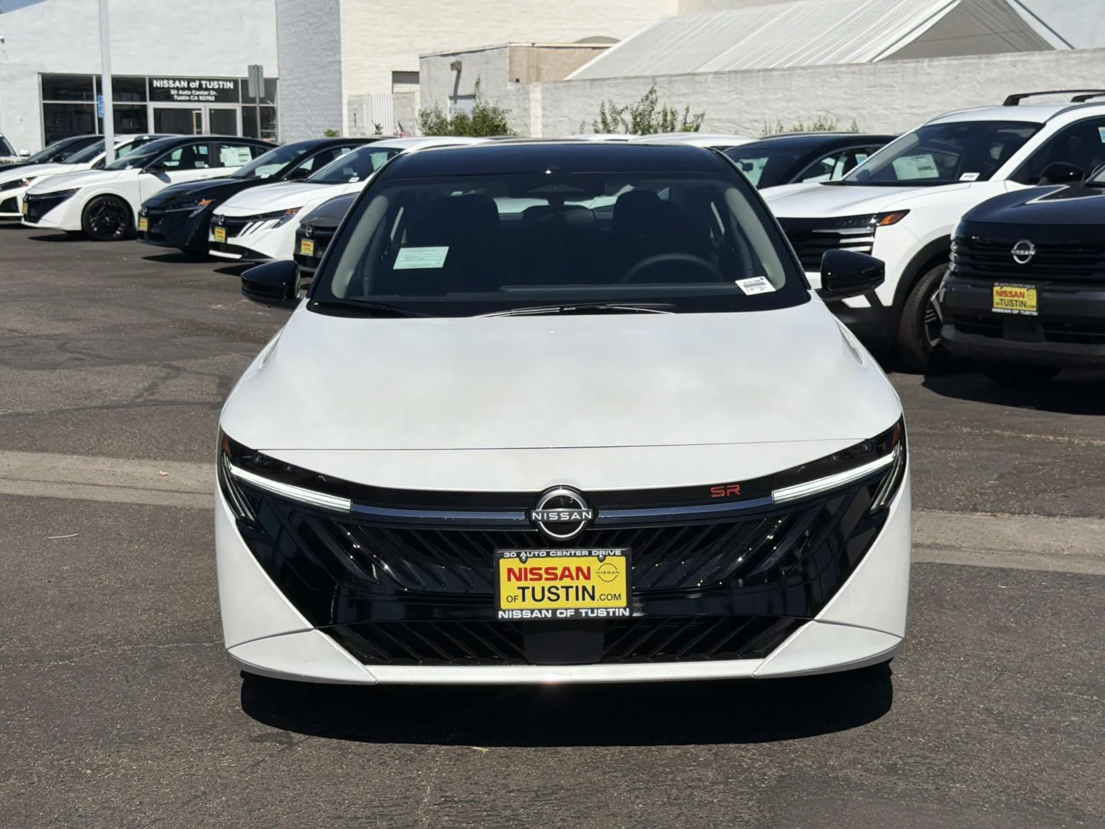 New 2027 Aspen White Tricoat/Super Black Nissan SR image 3