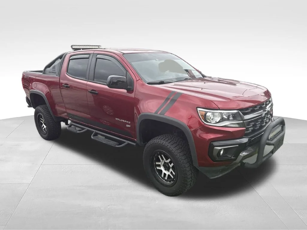 Used 2022 Red Chevrolet Z71 image 3