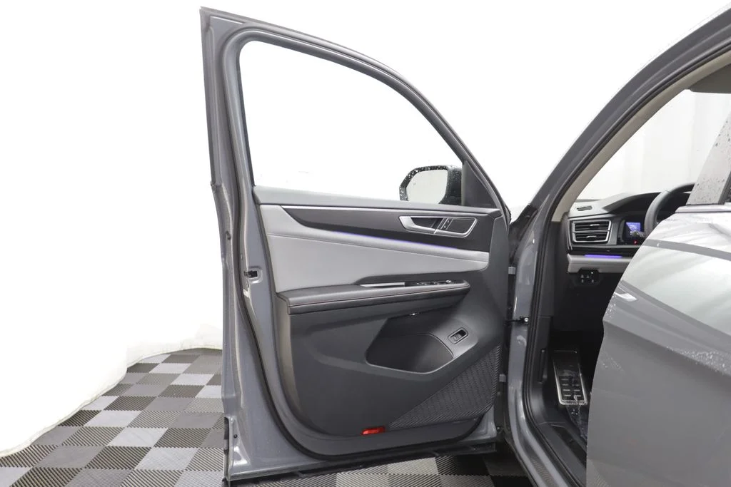 Used 2024 Pure Gray Volkswagen 2.0T Peak Edition SEL image 4