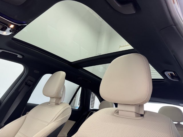 Used 2024 Black Mercedes-Benz GLC 300 image 5