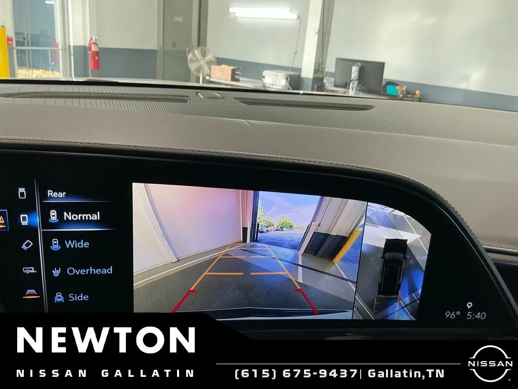 Used 2021 Crystal White Tricoat Cadillac Sport Platinum image 9