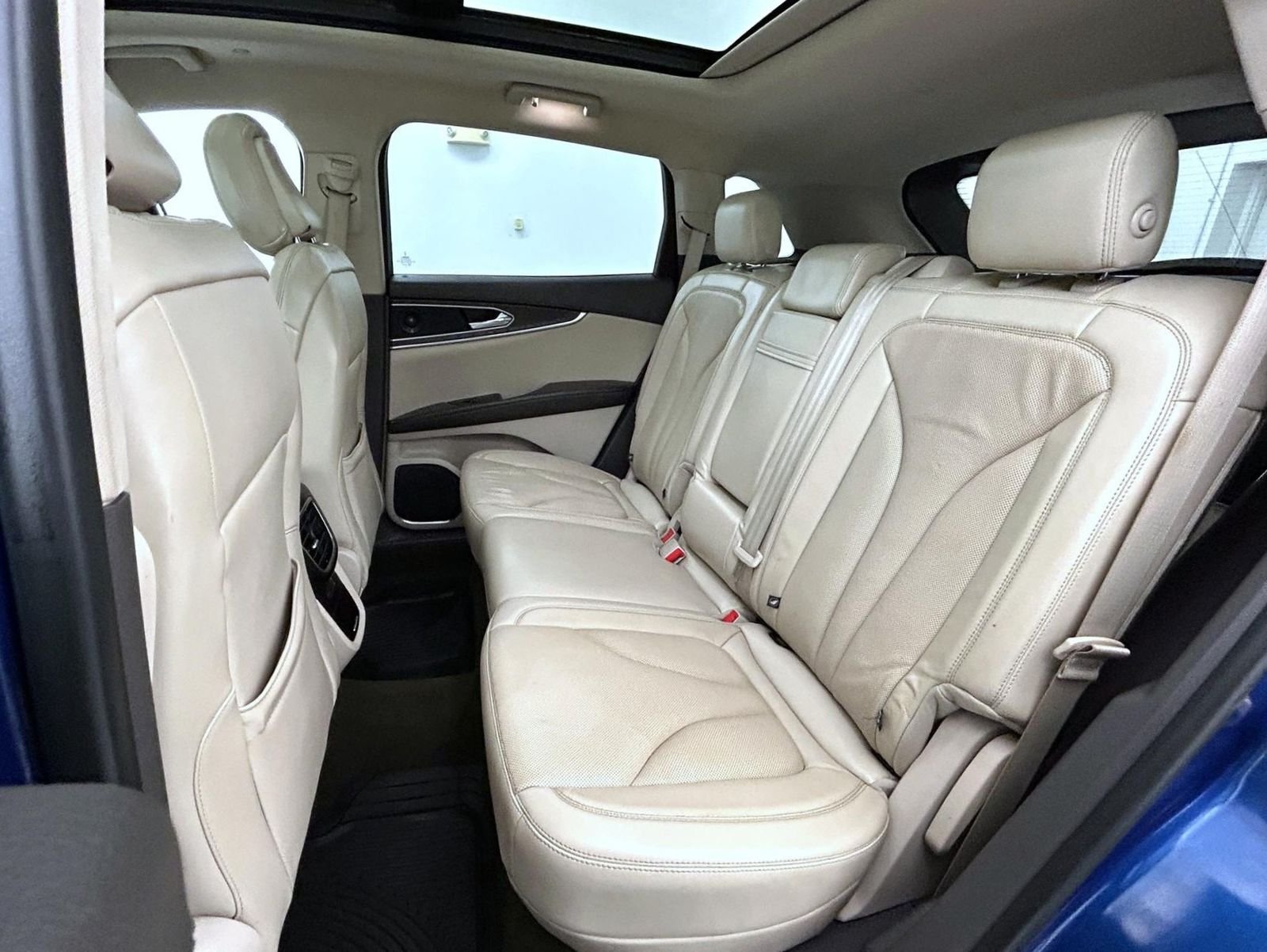 Used 2020 Blue Lincoln Reserve image 19