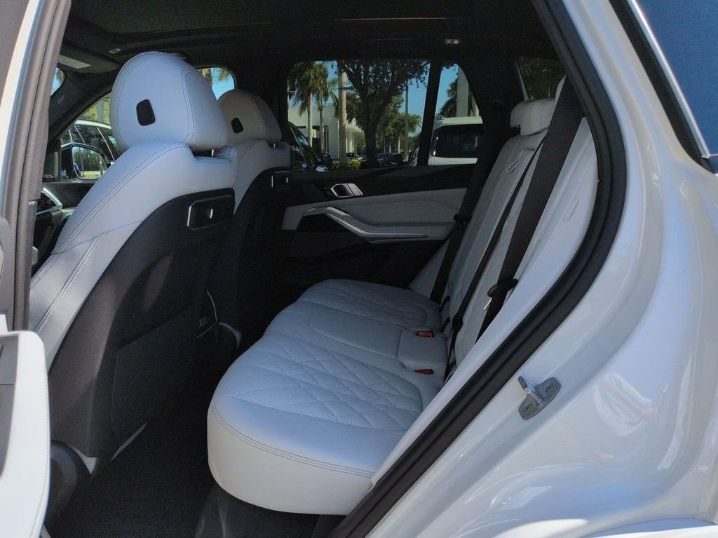 New 2026 Alpine White BMW xDrive40i image 14