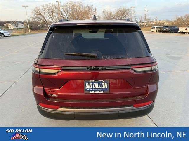New 2026 Velvet Red Pearl-Coat Exterior Paint Jeep Altitude 4x4 image 4