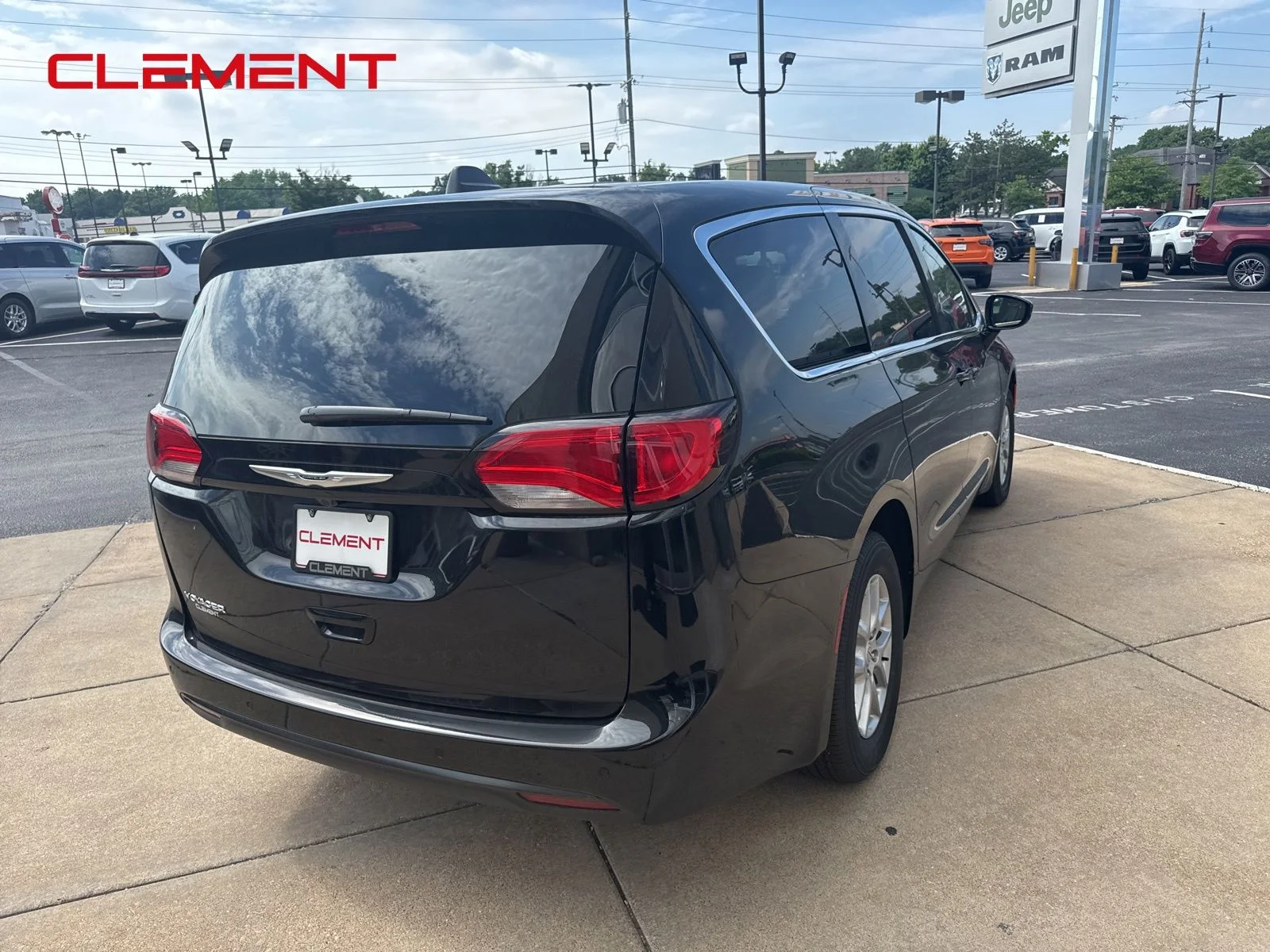 New 2026 Diamond Black Crystal Pearl-Coat Exterior Paint Chrysler LX image 9