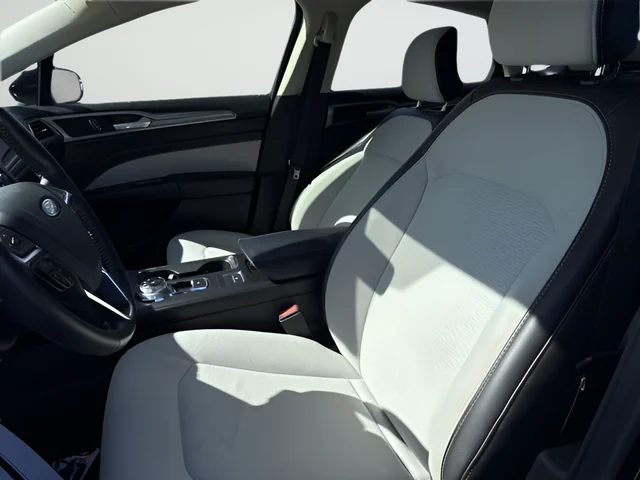 Used 2019 Black Ford SE image 22