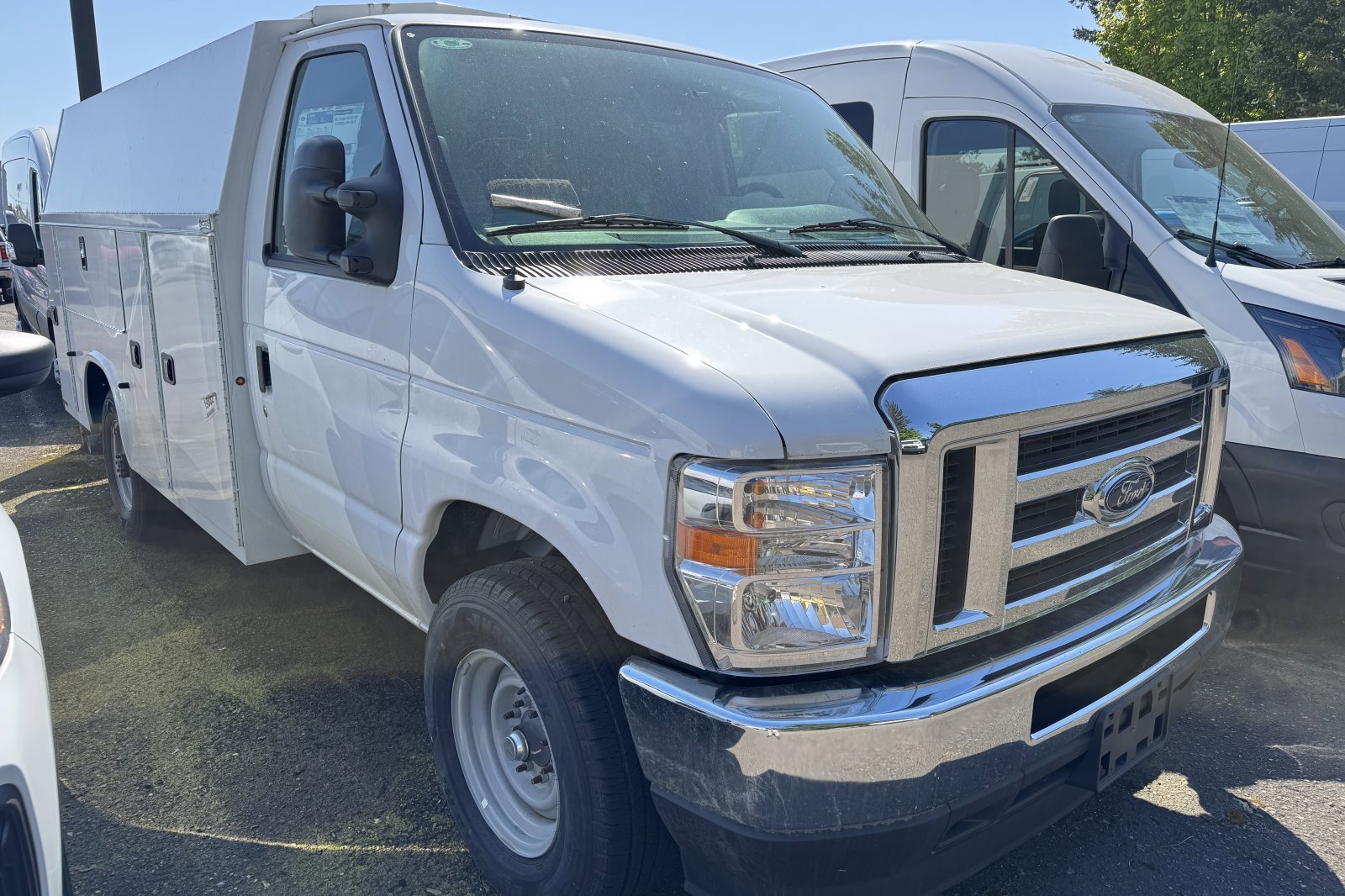 2025 Ford E-Series SRW E-350 Super Duty 138 in WB's photo