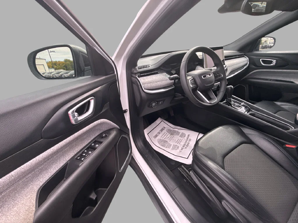 Used 2024 White Jeep Latitude image 15