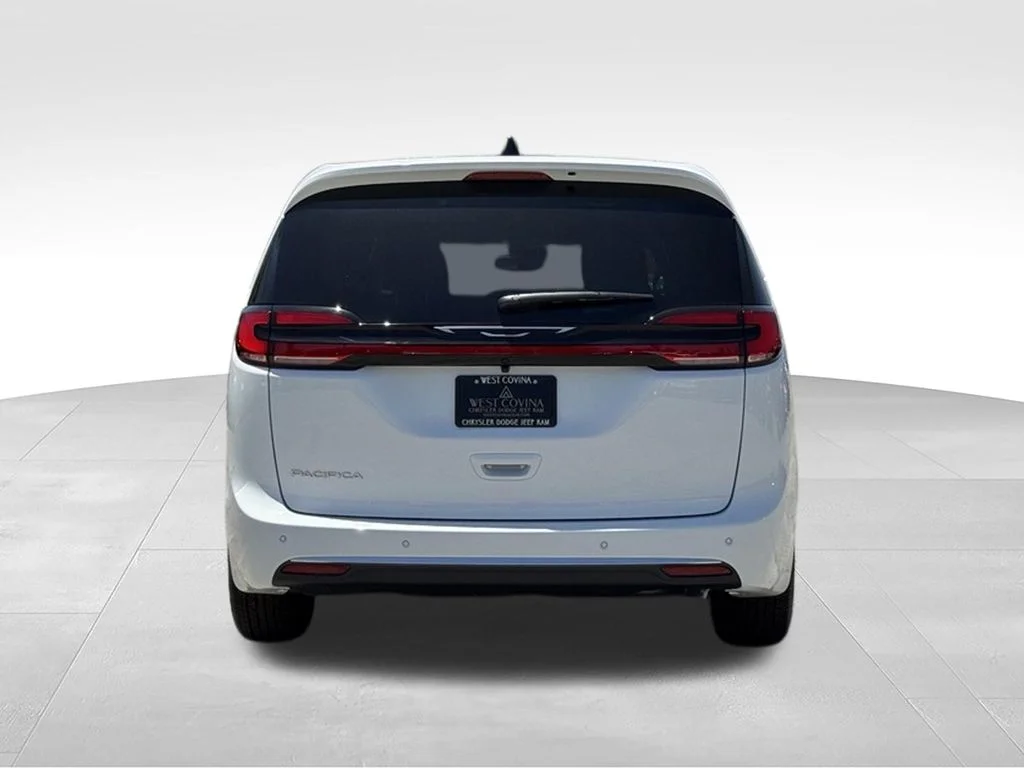 New 2027 Bright White Clear-Coat Exterior Paint Chrysler Select image 9