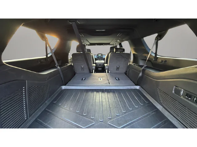 Used 2022 Black Chevrolet Z71 image 35