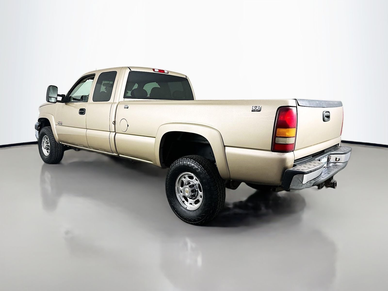 Used 2004 Sandstone Metallic Chevrolet Base image 6