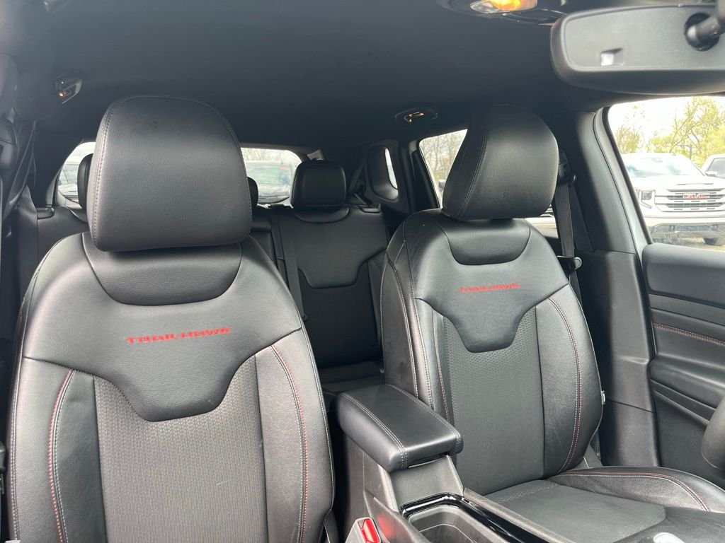 Used 2025 Bright White Clearcoat Jeep Trailhawk image 35