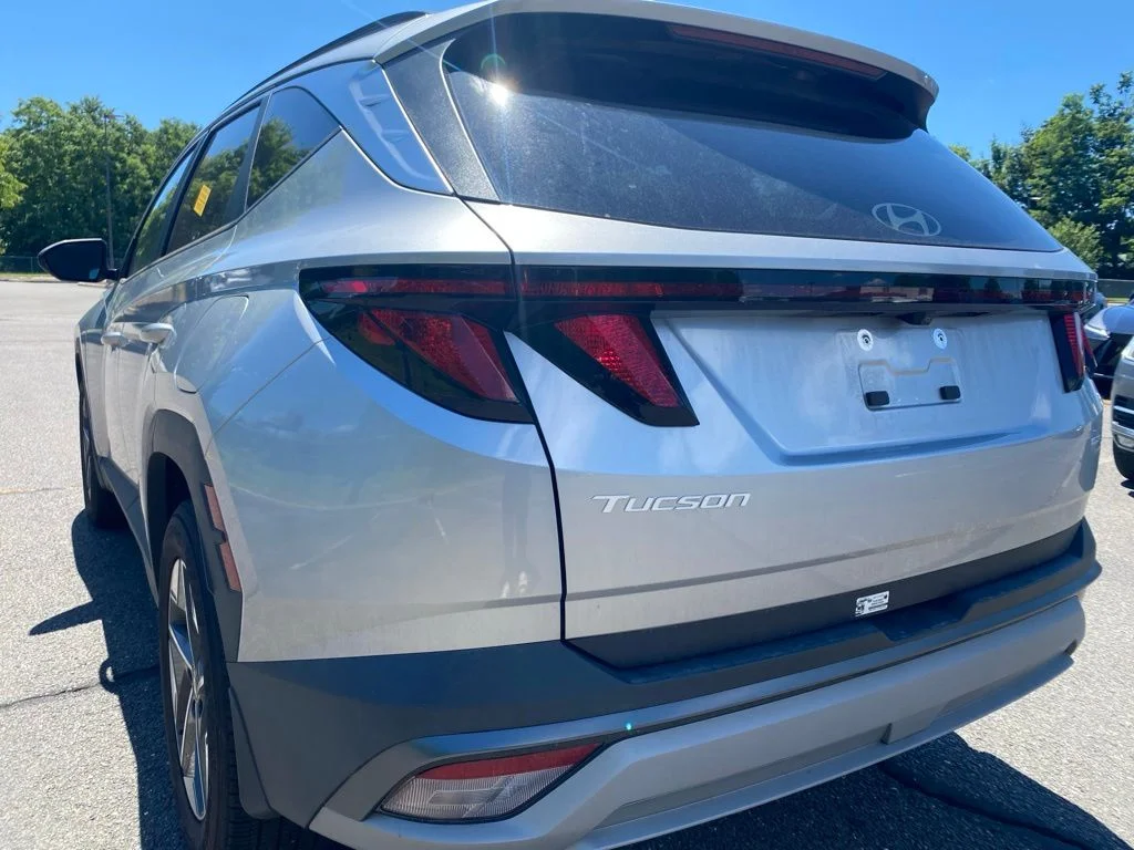 Used 2025 Silver Hyundai SEL image 3