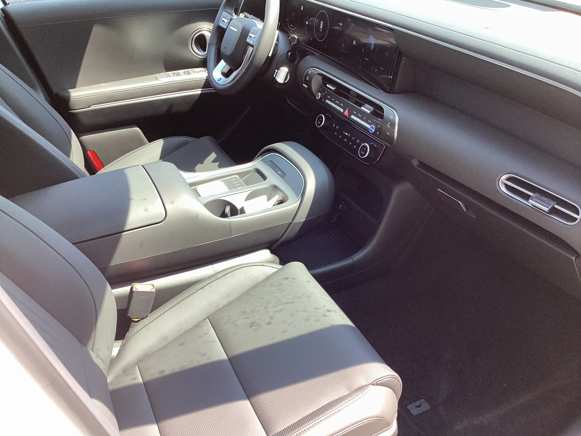 New 2026 Creamy White Pearl Hyundai SEL 7P image 13