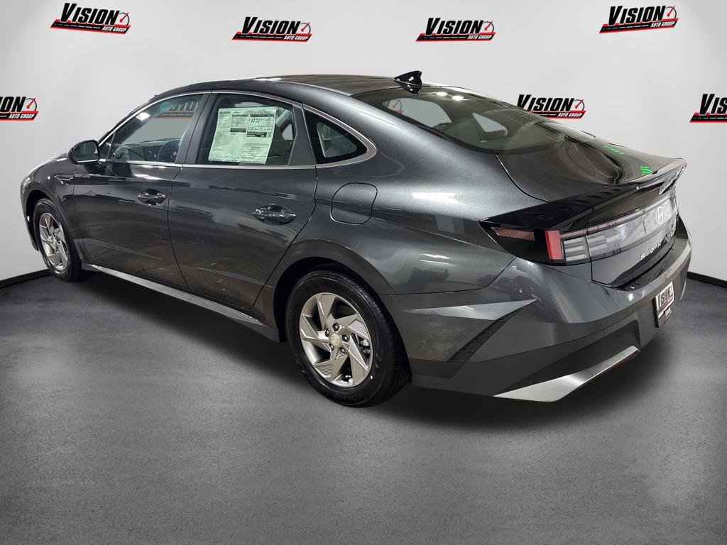 New 2026 Gray Hyundai SE image 3