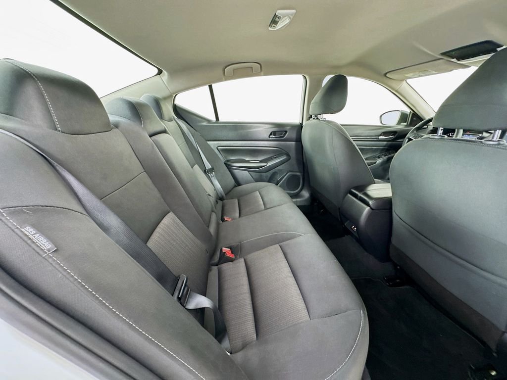 Used 2025 Glacier White Nissan 2.5 SV image 31