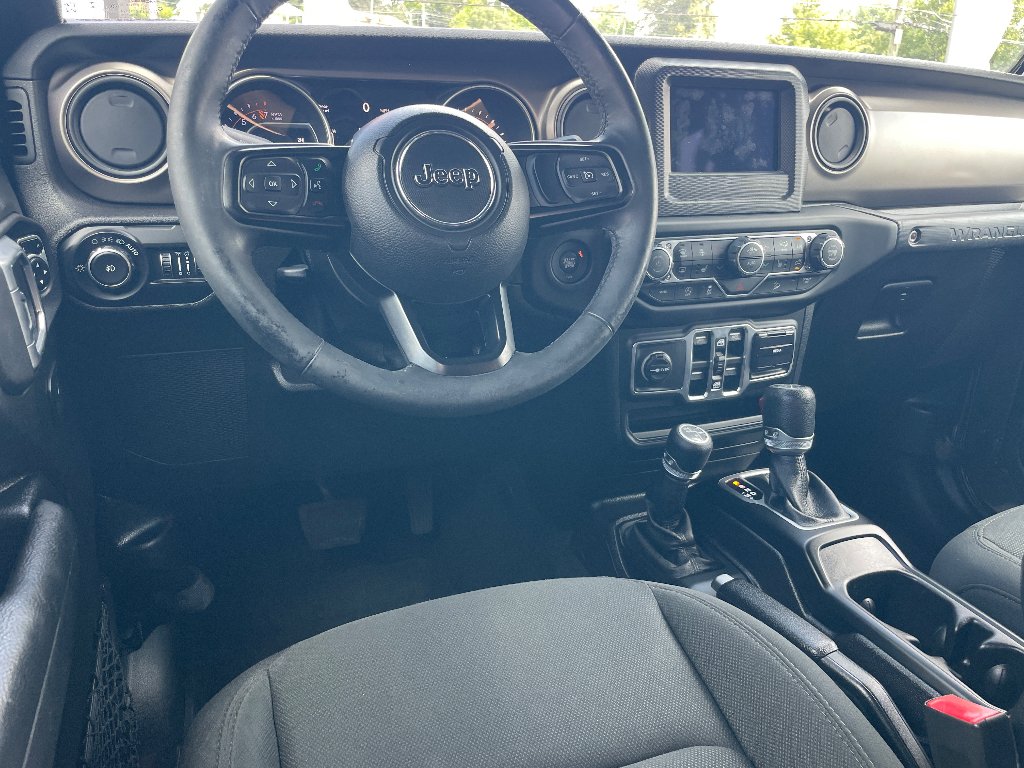 Used 2018 Granite Crystal Metallic Clearcoat Jeep Sport S image 2