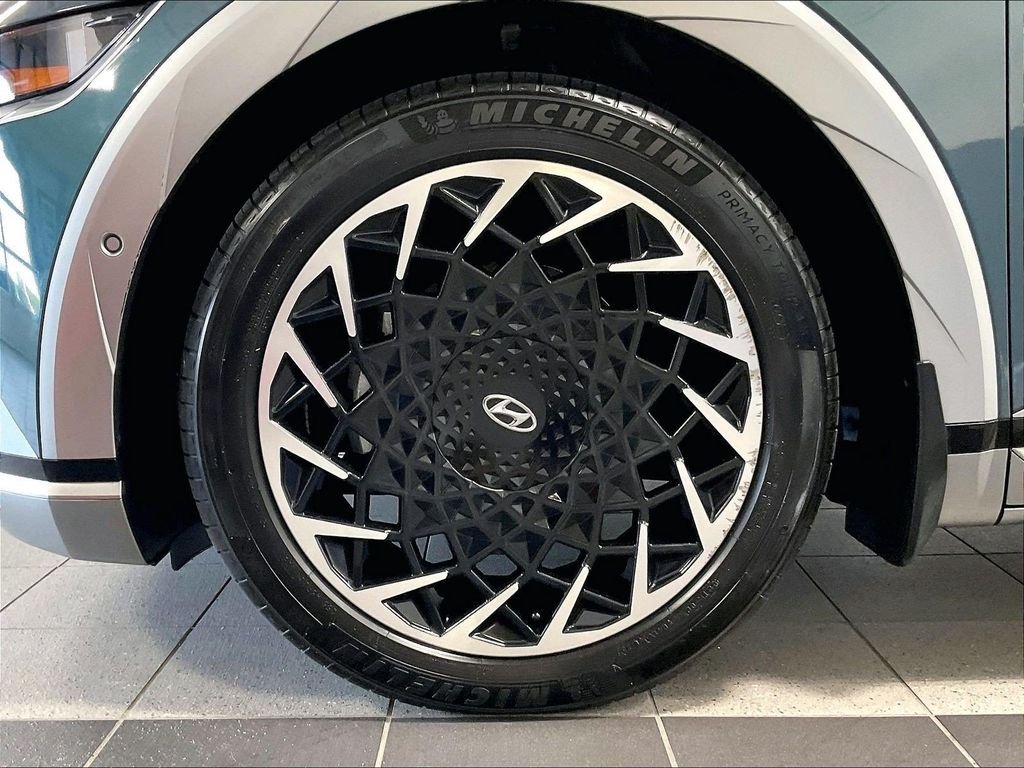 Used 2023 Green Hyundai Limited image 7