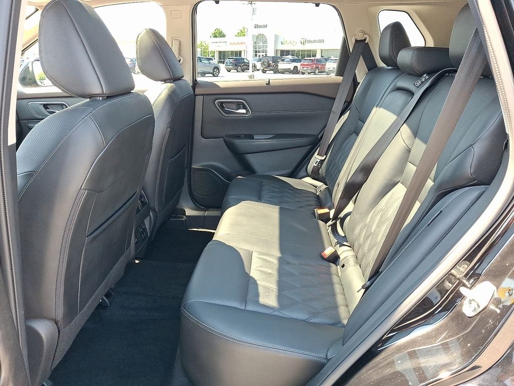 Used 2023 Black Nissan Platinum image 11