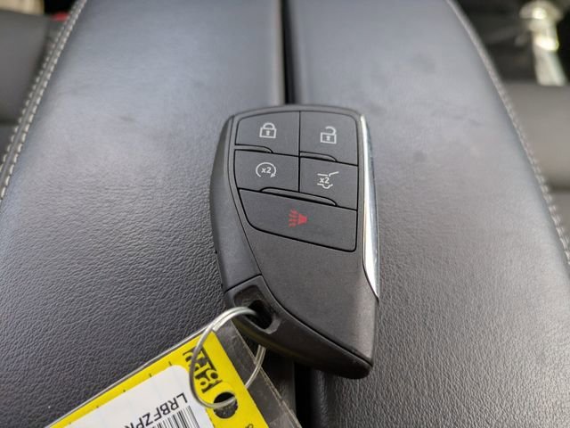 Used 2023 Summit White Buick Essence image 37
