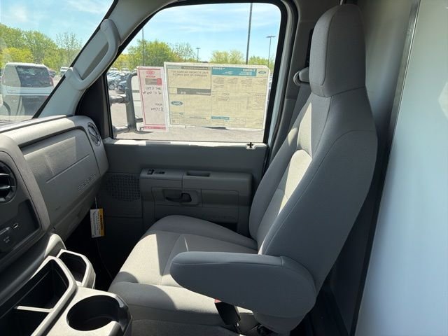 2025 Ford E-Series Cutaway Base - Photo 17