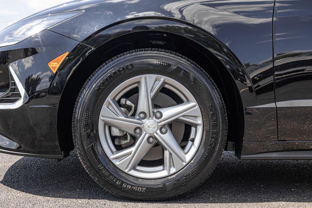 Certified Used 2023 Black Hyundai SE image 36