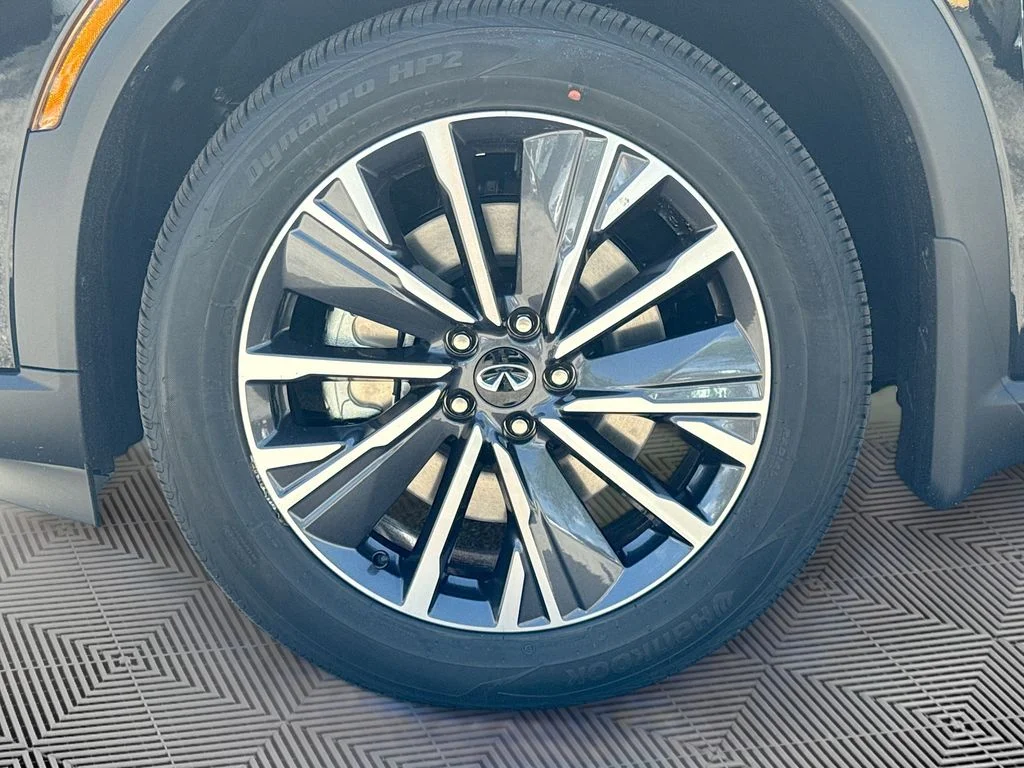 New 2027 MINERAL BLACK INFINITI Luxe FWD image 34