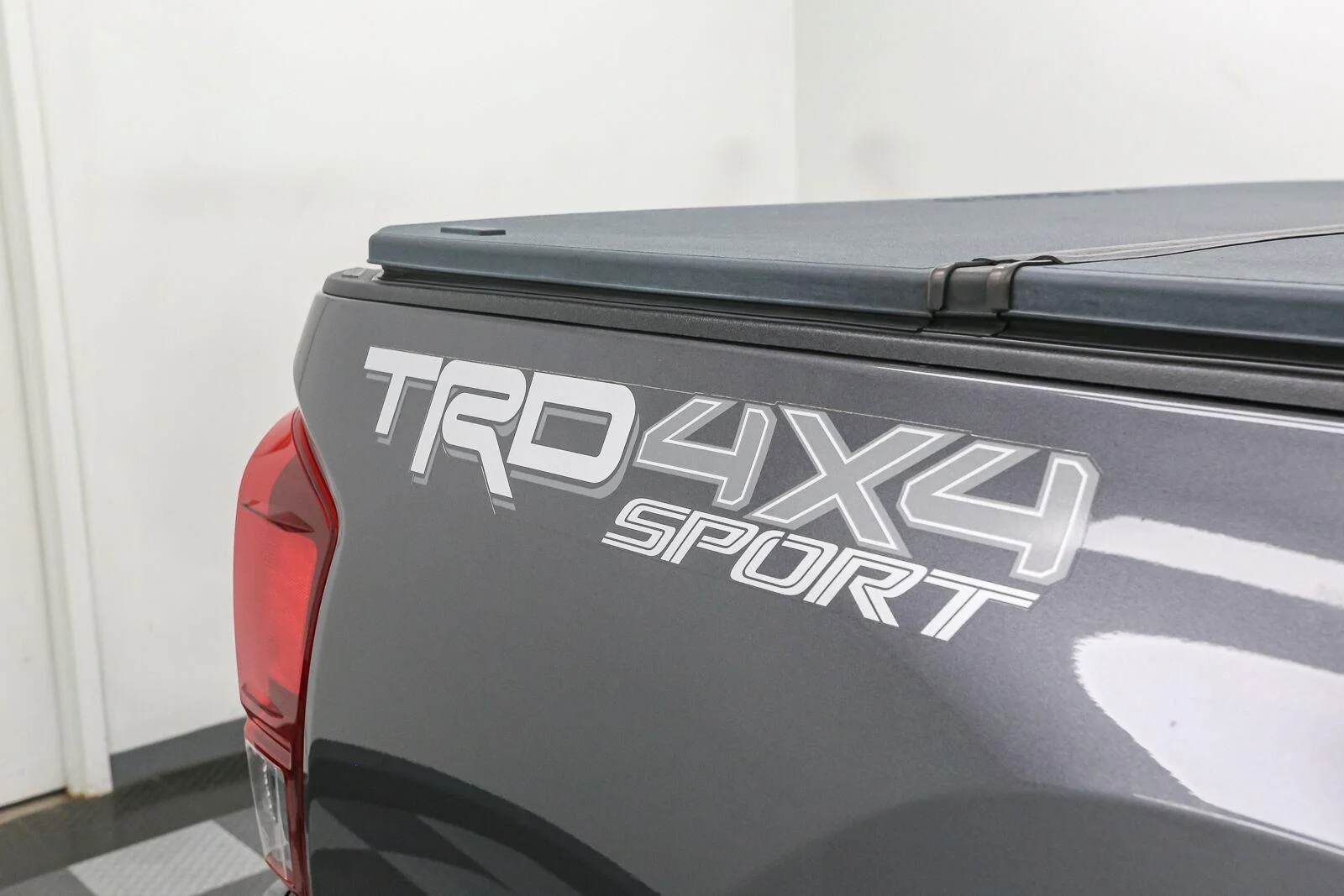 Used 2019 Magnetic Gray Metallic Toyota SR5 image 8