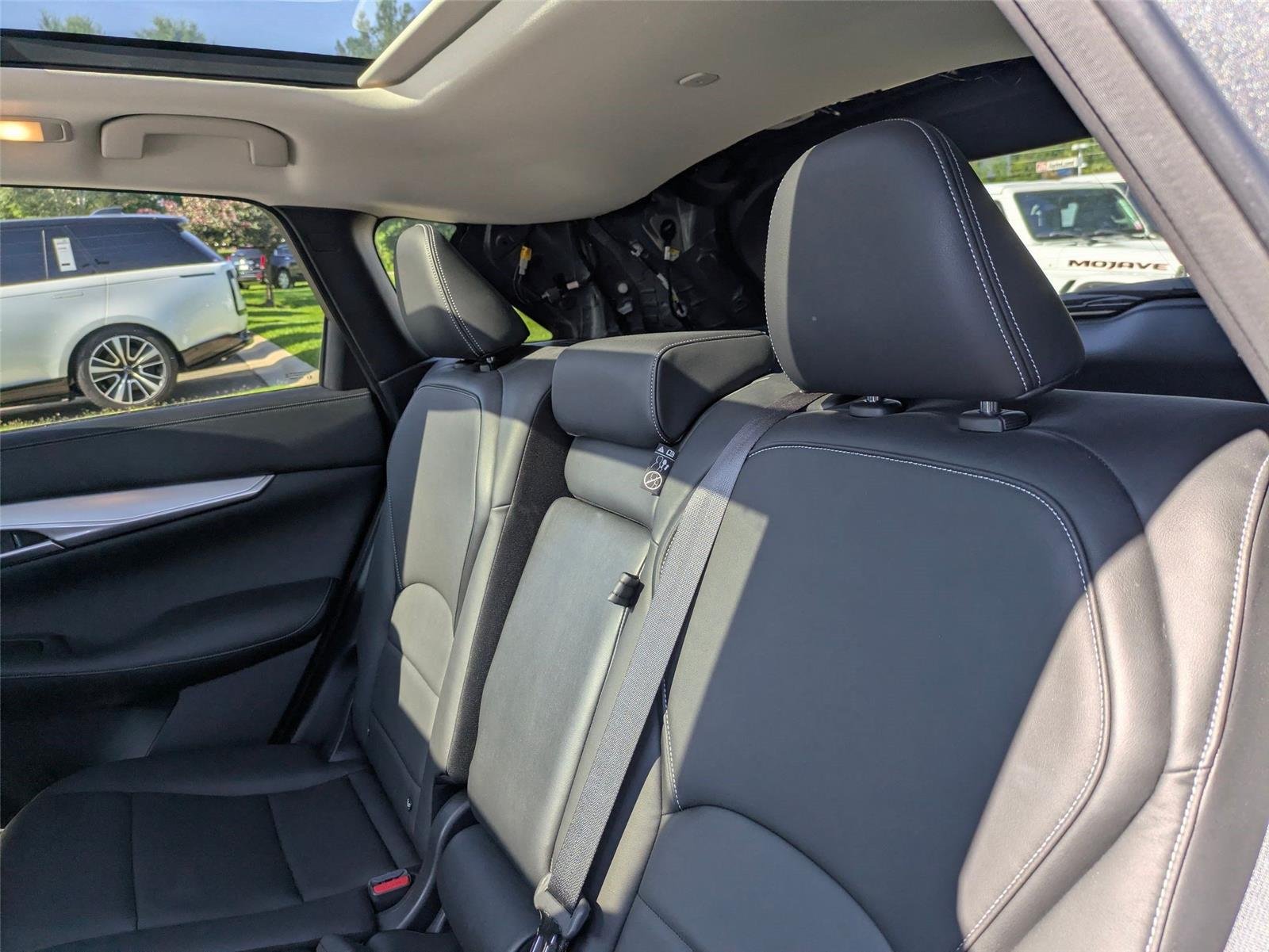 Used 2020  INFINITI  image 26