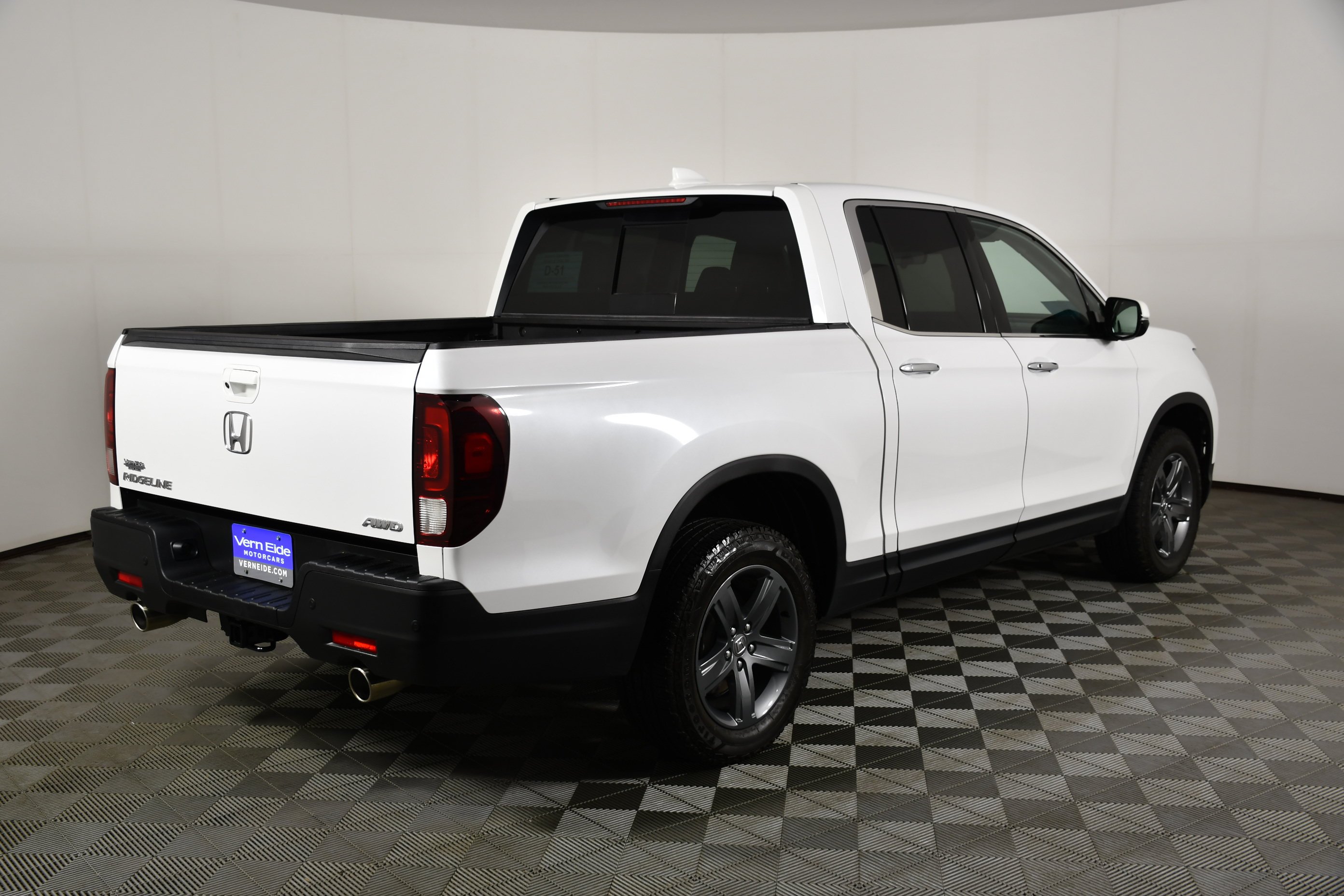 Certified Used 2023 Platinum White Pearl Honda AWD RTL-E image 6