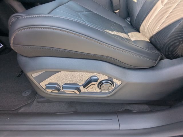 New 2027 Glacial White Pearl Kia X-LINE SX image 22