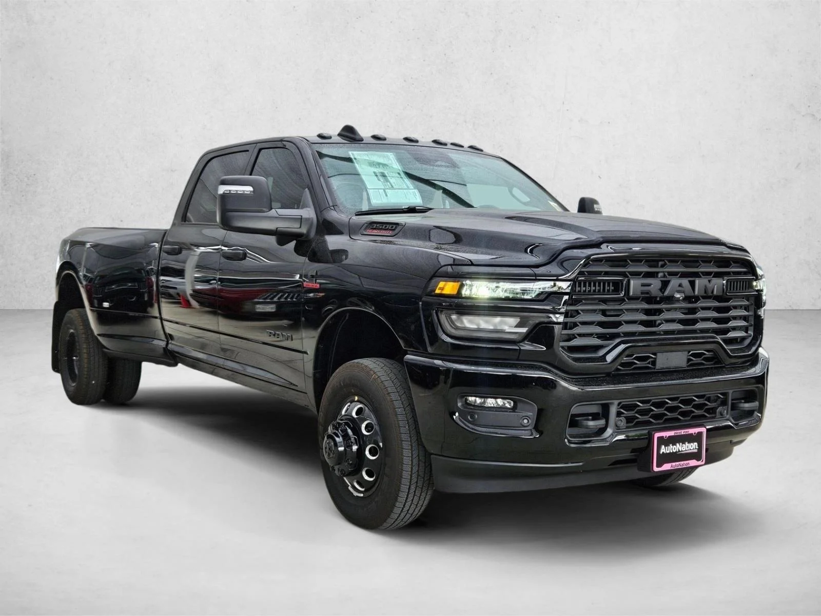New 2026 Diamond Black Crystal Pearl-Coat Exterior Paint RAM Lone Star image 7