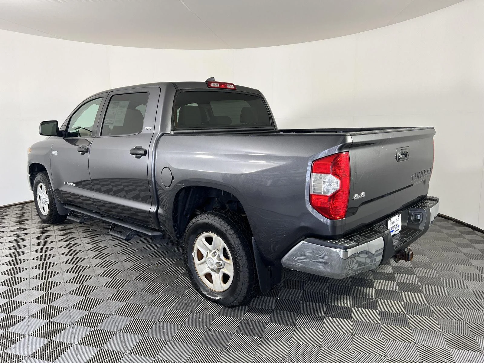 Used 2020 Magnetic Gray Metallic Toyota SR5 image 5