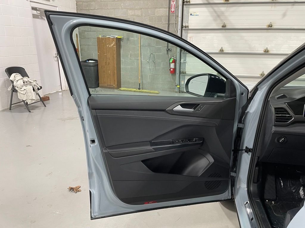 2026 Volkswagen Taos SE Black - Photo 9