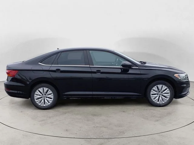 Used 2019 Tornado Red Volkswagen 1.4T SE image 6