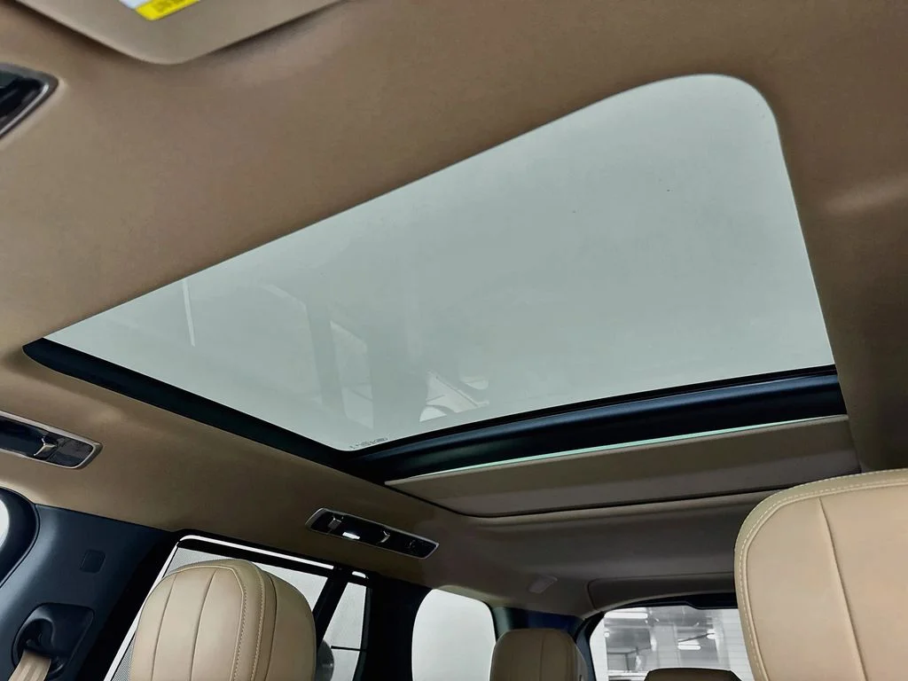 New 2026 Ostuni Pearl White Land Rover SE image 22